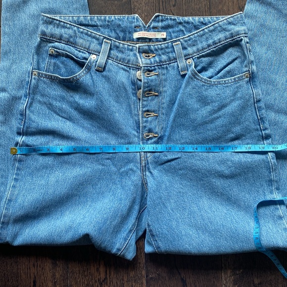 Levi’s high waisted mom jeans, button fly, size 29 - Picture 5 of 5